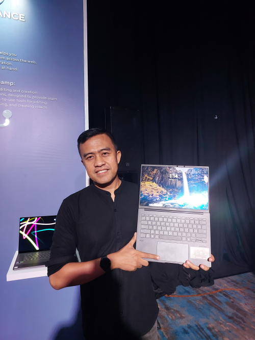 asus punya layar 180 derajat